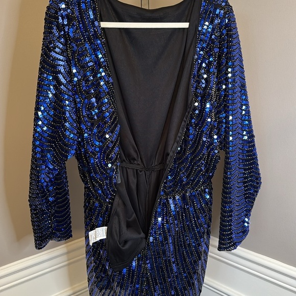 Vici SAPPHIRE SEQUIN LONG SLEEVE ROMPER size medium - Picture 12 of 12